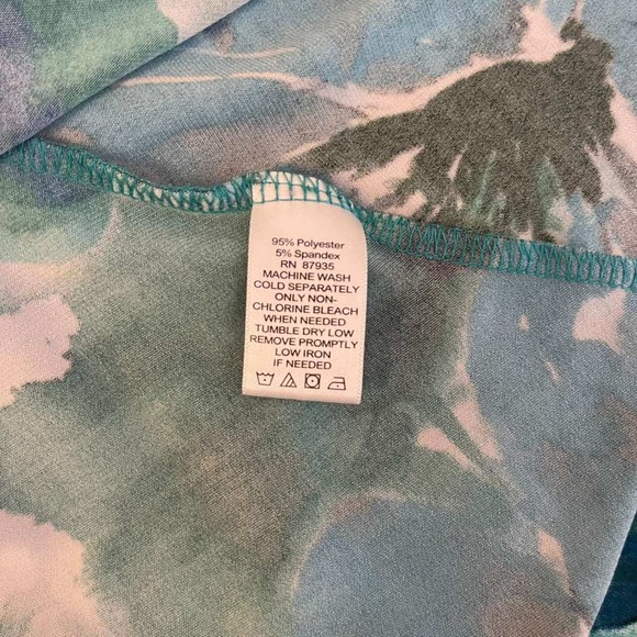 Susan Graver Womens 2X Tiered V-Neck Tunic Top Green Blue Floral 3/4 Sleeve 2904 - Picture 4 of 8